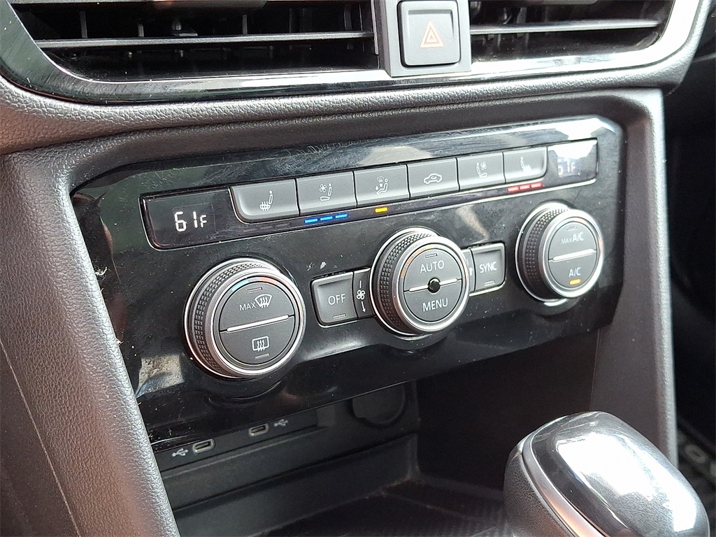 2022 Volkswagen Taos SEL photo 16