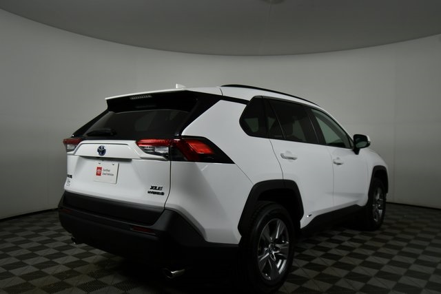 2022 Toyota RAV4 Hybrid XLE photo 10