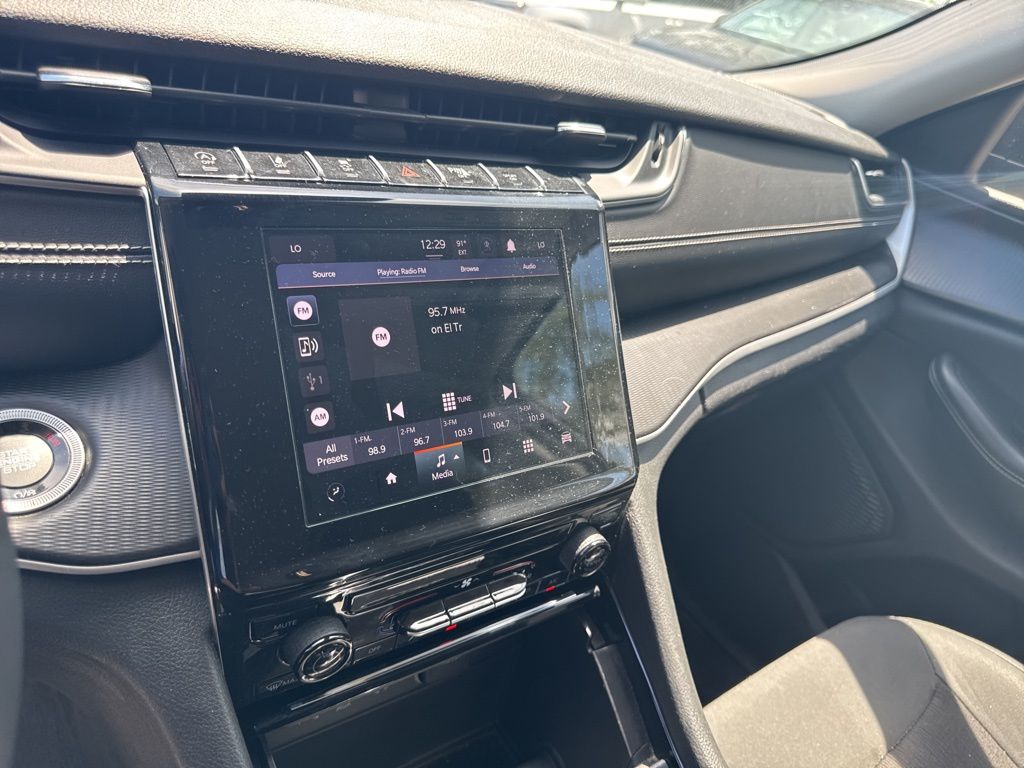 2023 Jeep Grand Cherokee Laredo photo 10