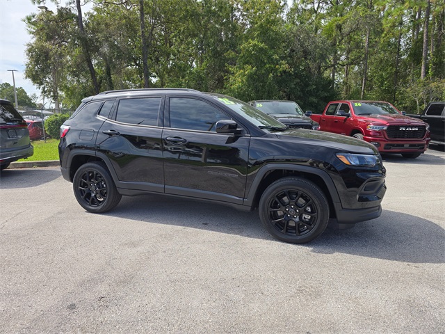 2025 Jeep Compass Latitude photo 2