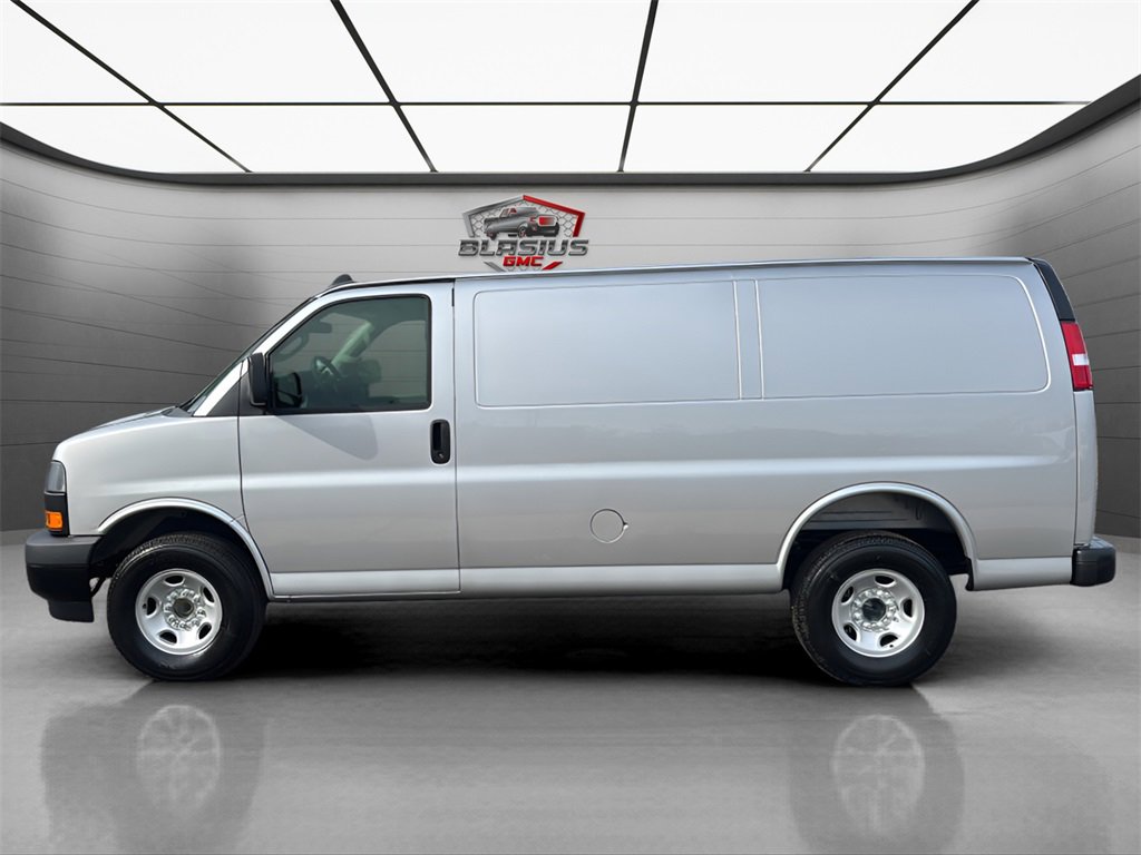 2025 Gmc Savana Cargo 2500 photo 3