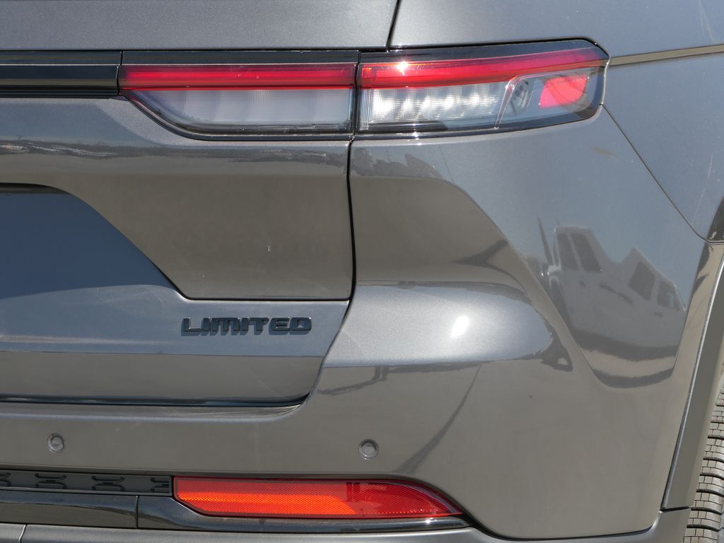 2025 Jeep Grand Cherokee Limited photo 3
