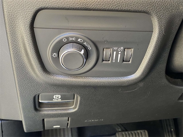 2023 Jeep Grand Cherokee Altitude photo 17