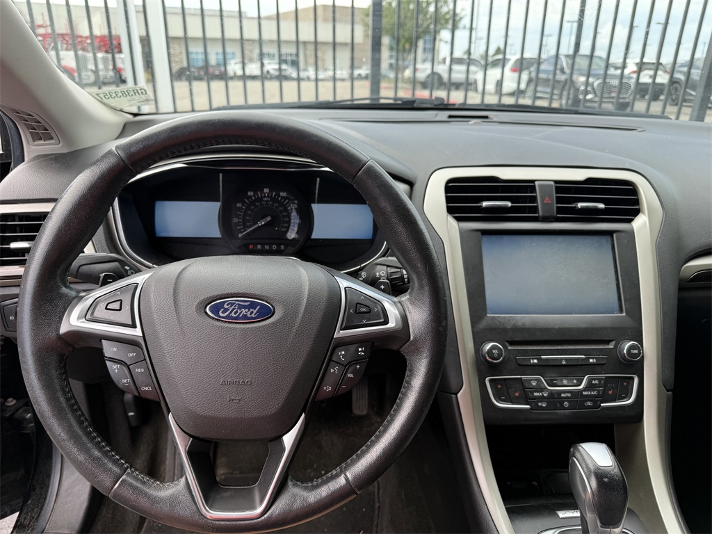 2016 Ford Fusion SE photo 3