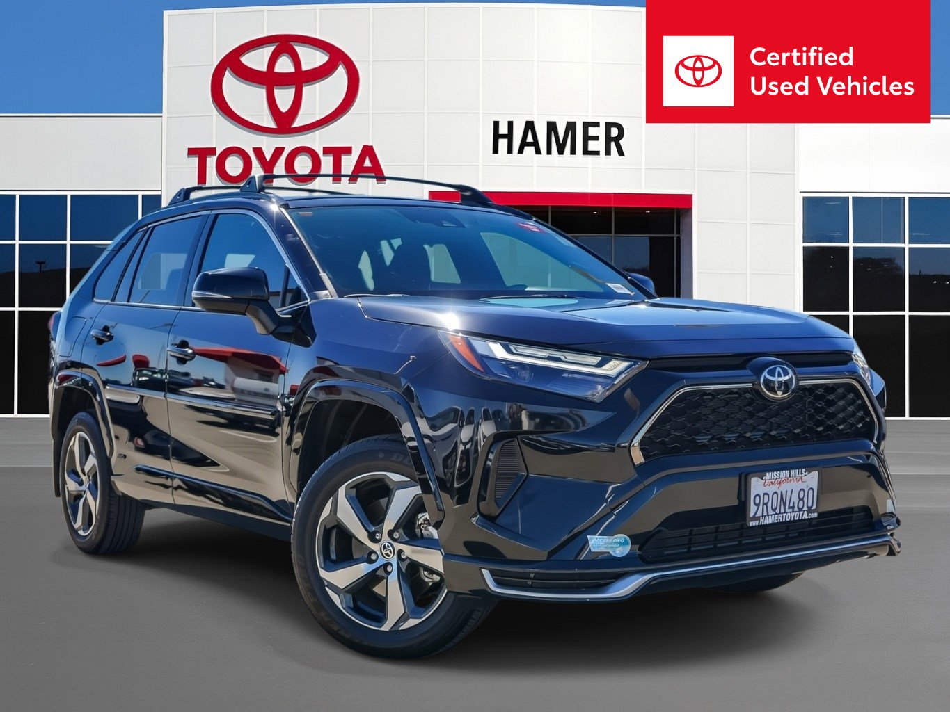 2025 Toyota RAV4 SE's photo