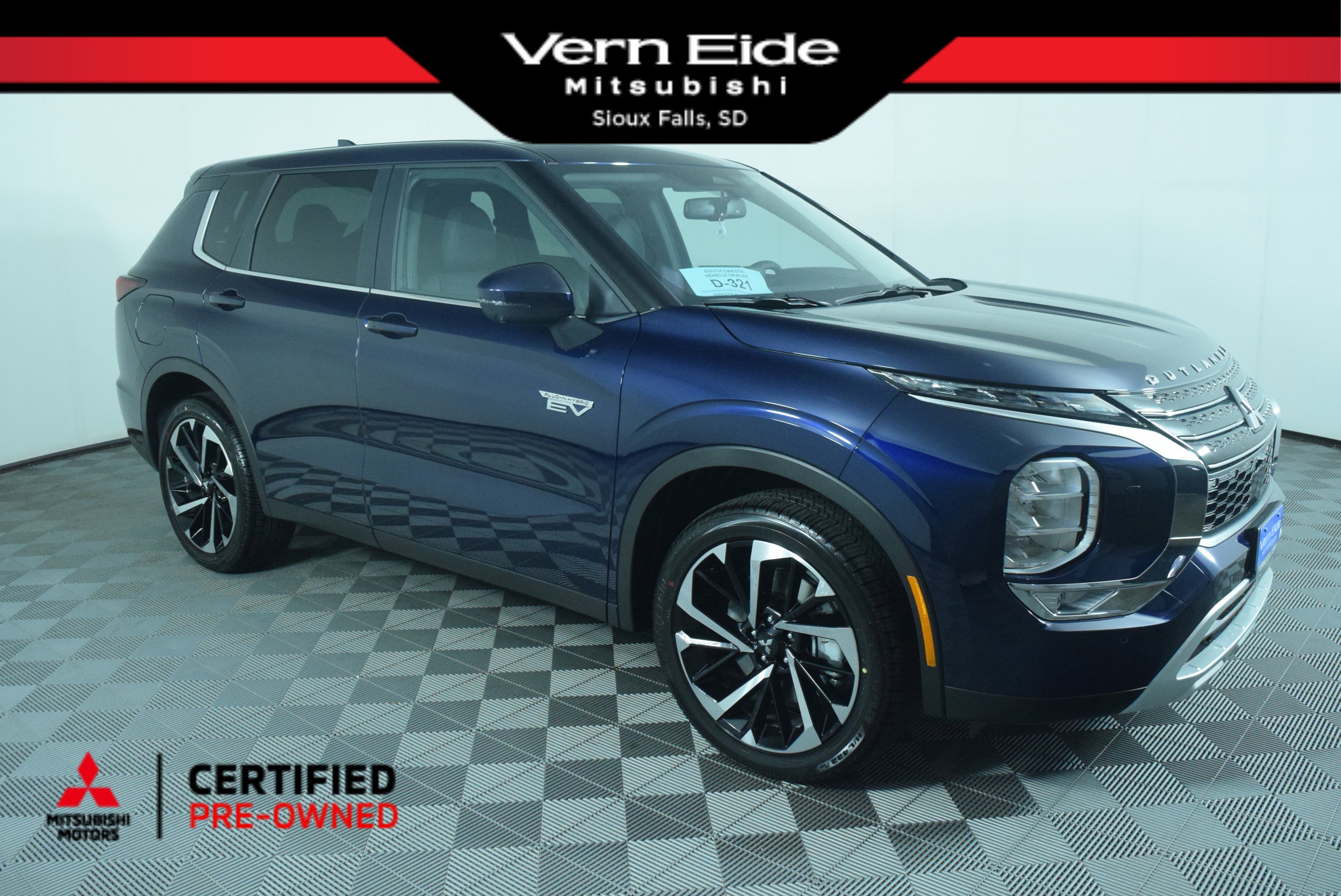 2025 Mitsubishi Outlander Plug-in Hybrid SE's photo