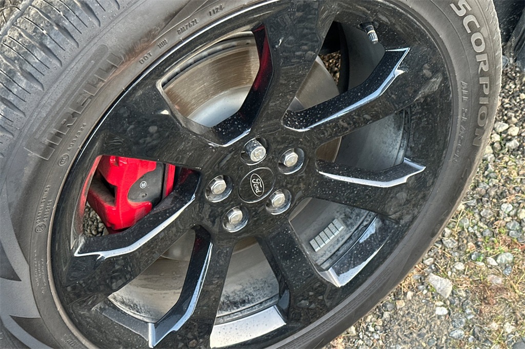 2024 Ford Explorer ST photo 3