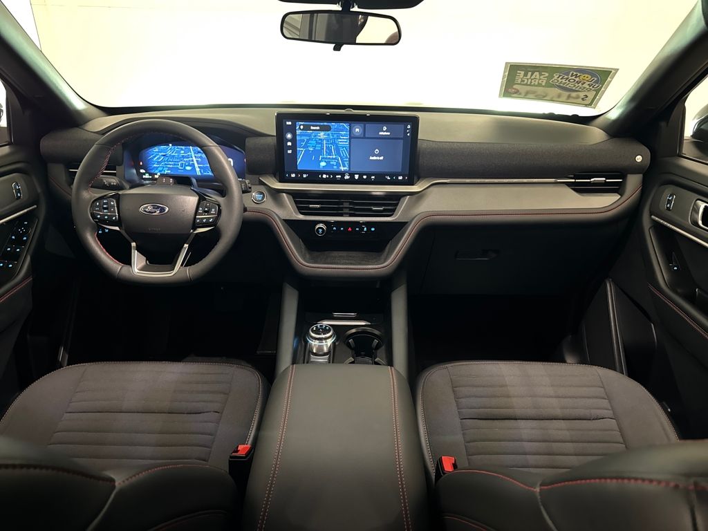 2025 Ford Explorer ST-Line photo 3