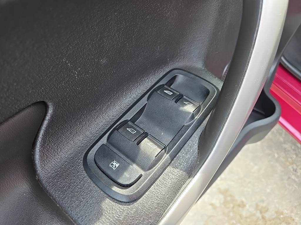 2011 Ford Fiesta SES photo 26