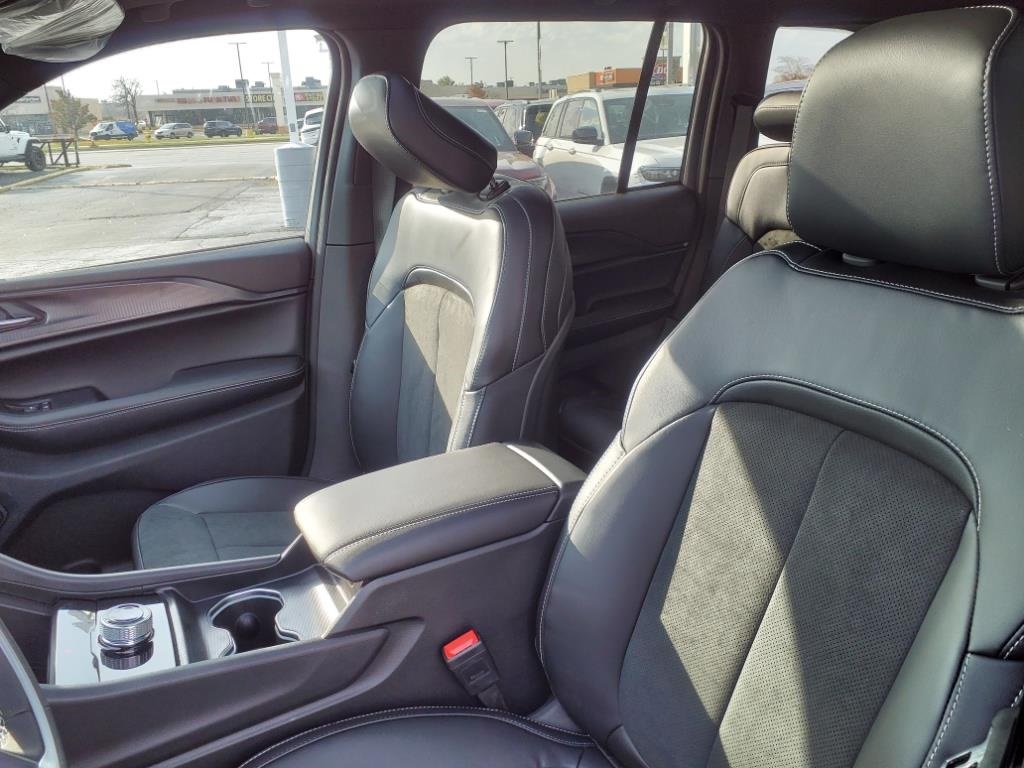 2025 Jeep Grand Cherokee Altitude X photo 7
