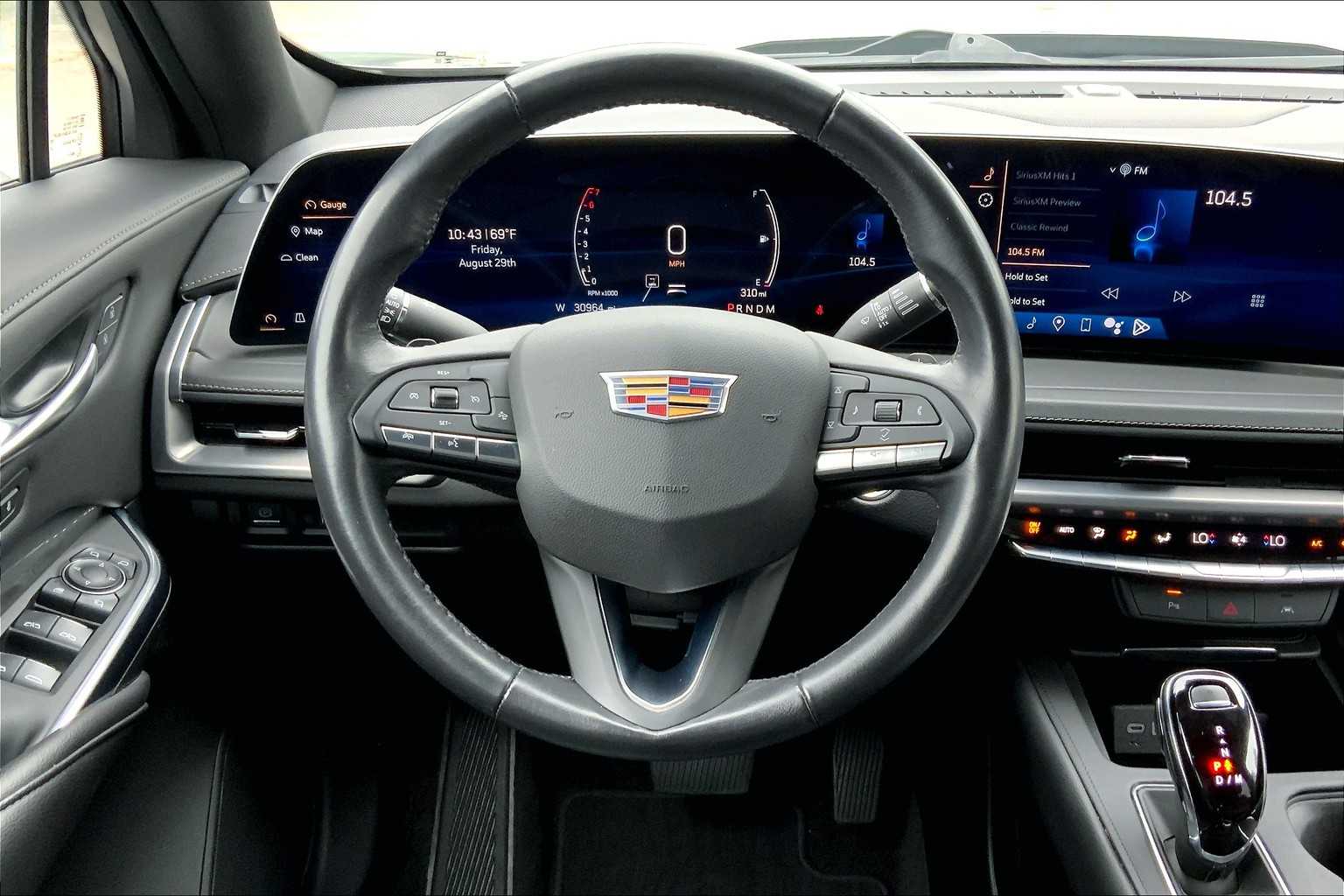 2024 Cadillac XT4 Premium Luxury photo 4
