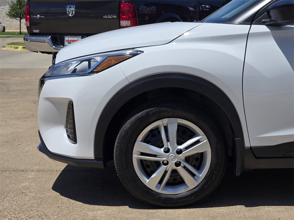2025 Nissan Kicks Play S photo 2