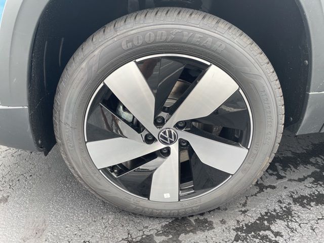 2025 Volkswagen Taos S photo 9