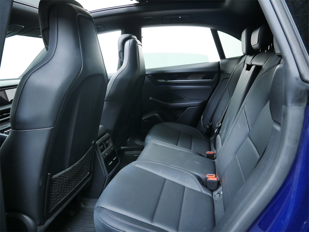 2025 Porsche Macan Electric 4 photo 13