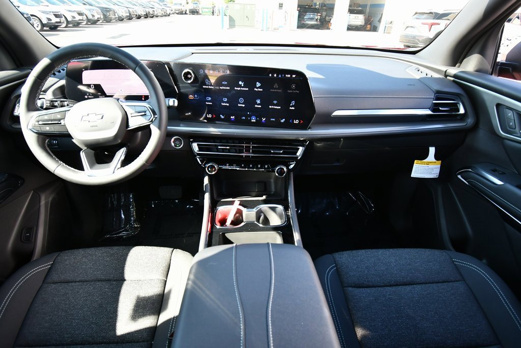 2026 Chevrolet Traverse photo 2