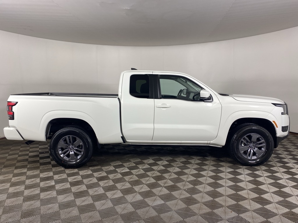2025 Nissan Frontier SV photo 2