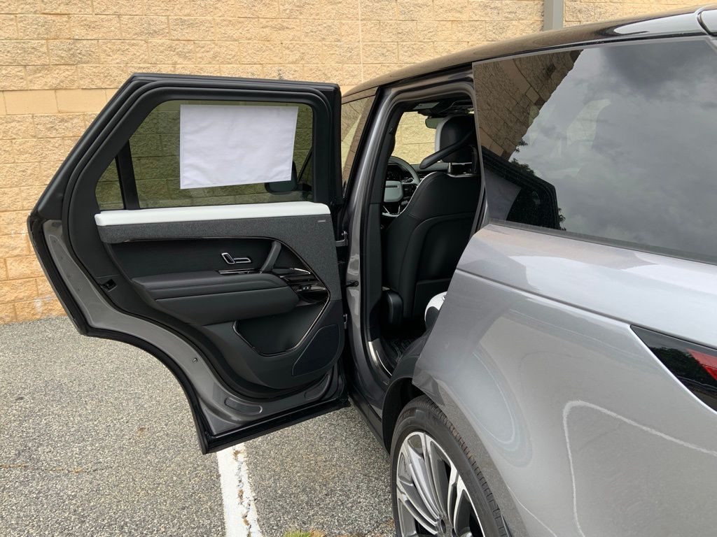 2025 Land Rover Range Rover Sport SE photo 12