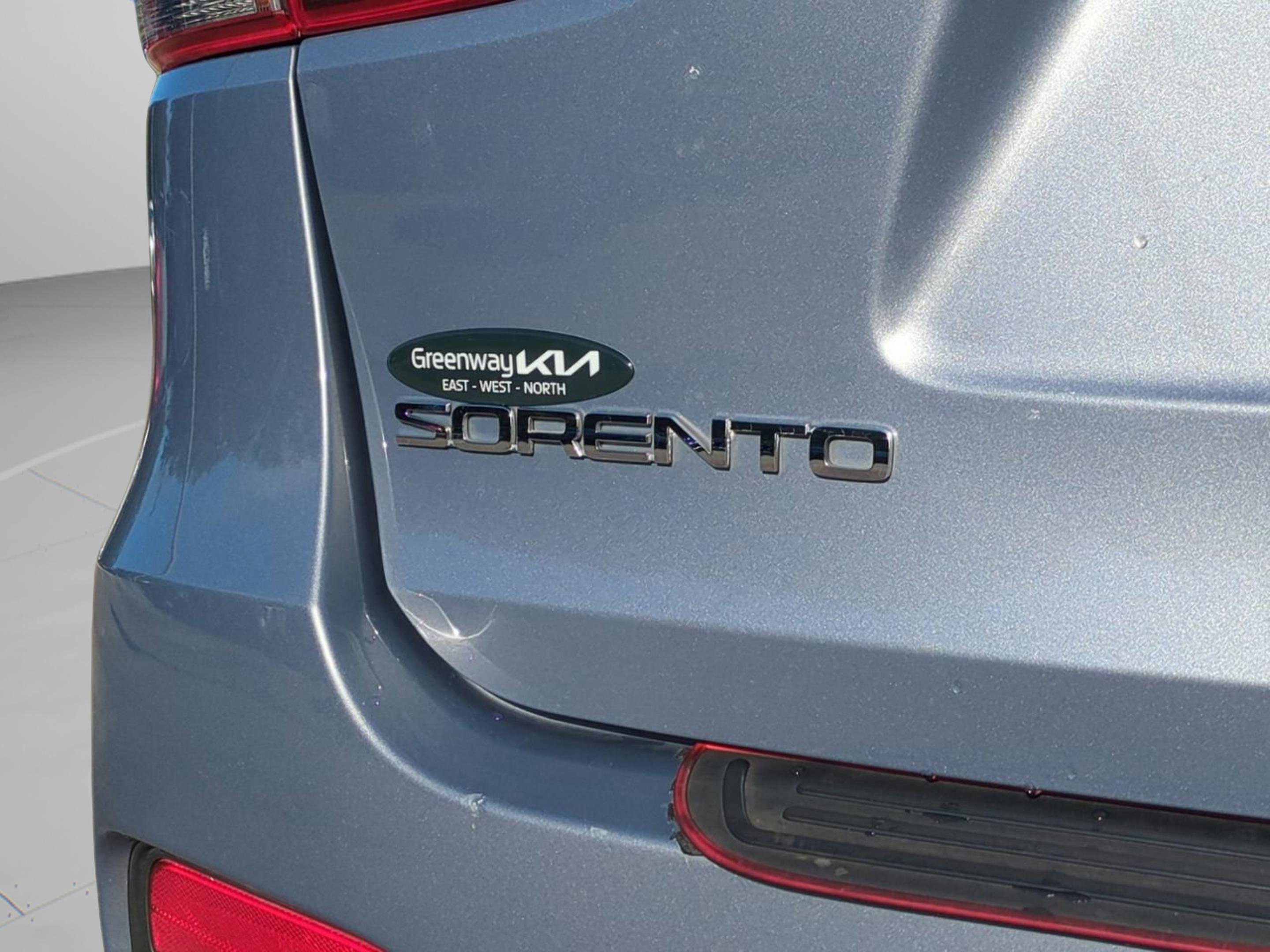 2020 Kia Sorento LX photo 13