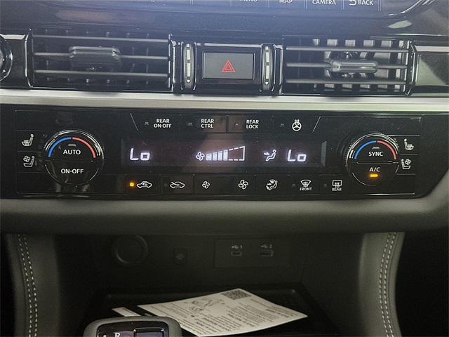2025 Nissan Pathfinder Platinum photo 17