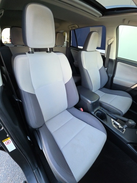 2015 Toyota RAV4 XLE photo 23