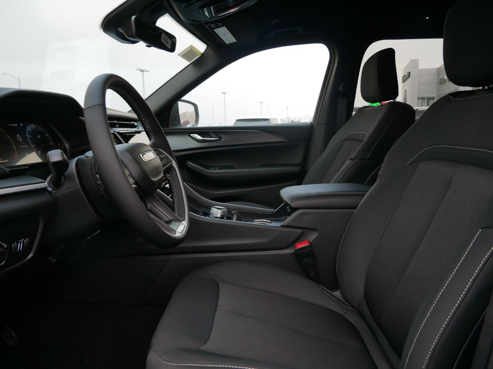 2025 Jeep Grand Cherokee Laredo photo 4
