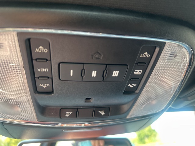 2017 Chrysler 300 C Platinum photo 21