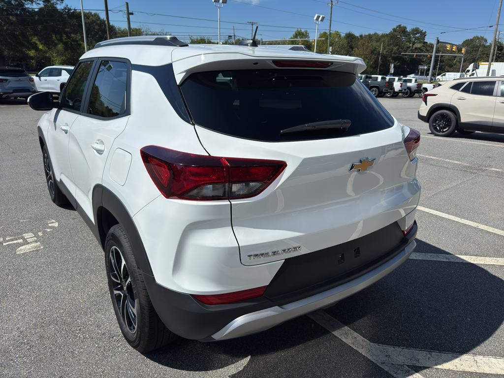 2025 Chevrolet Trailblazer LT photo 3