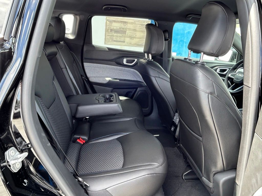 2025 Jeep Compass Latitude photo 26