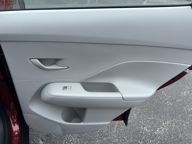 2026 Hyundai Kona SE photo 4