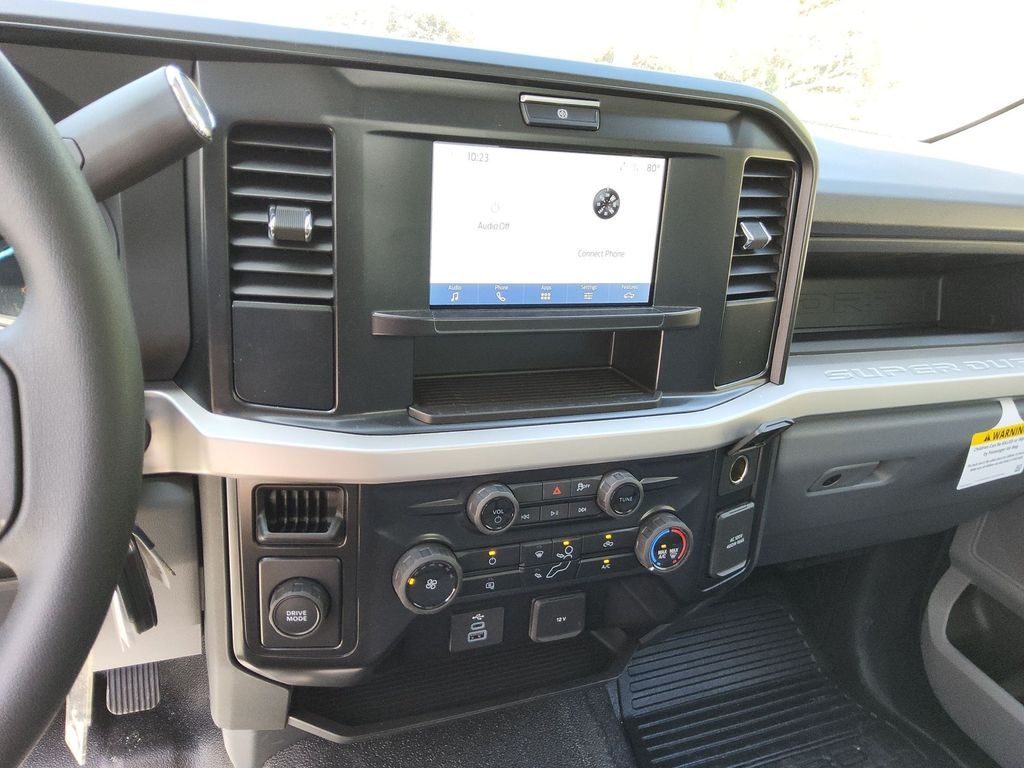 2025 Ford F-550 photo 12