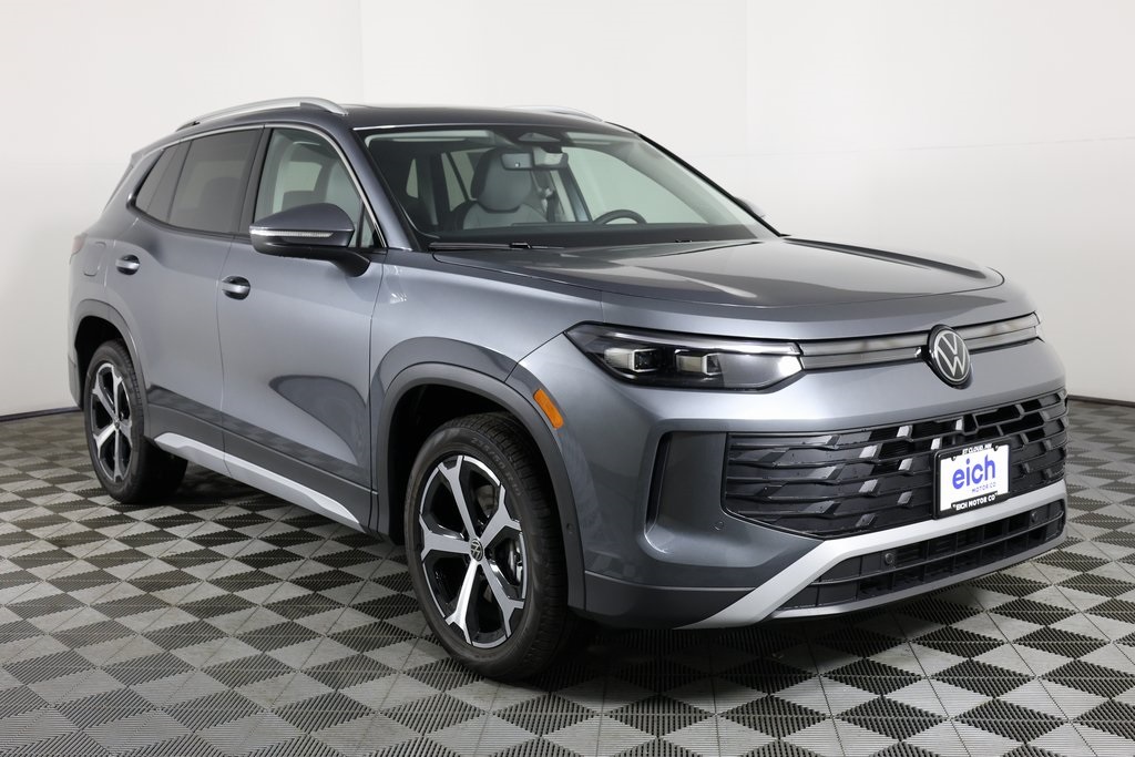 2025 Volkswagen Tiguan SE's photo