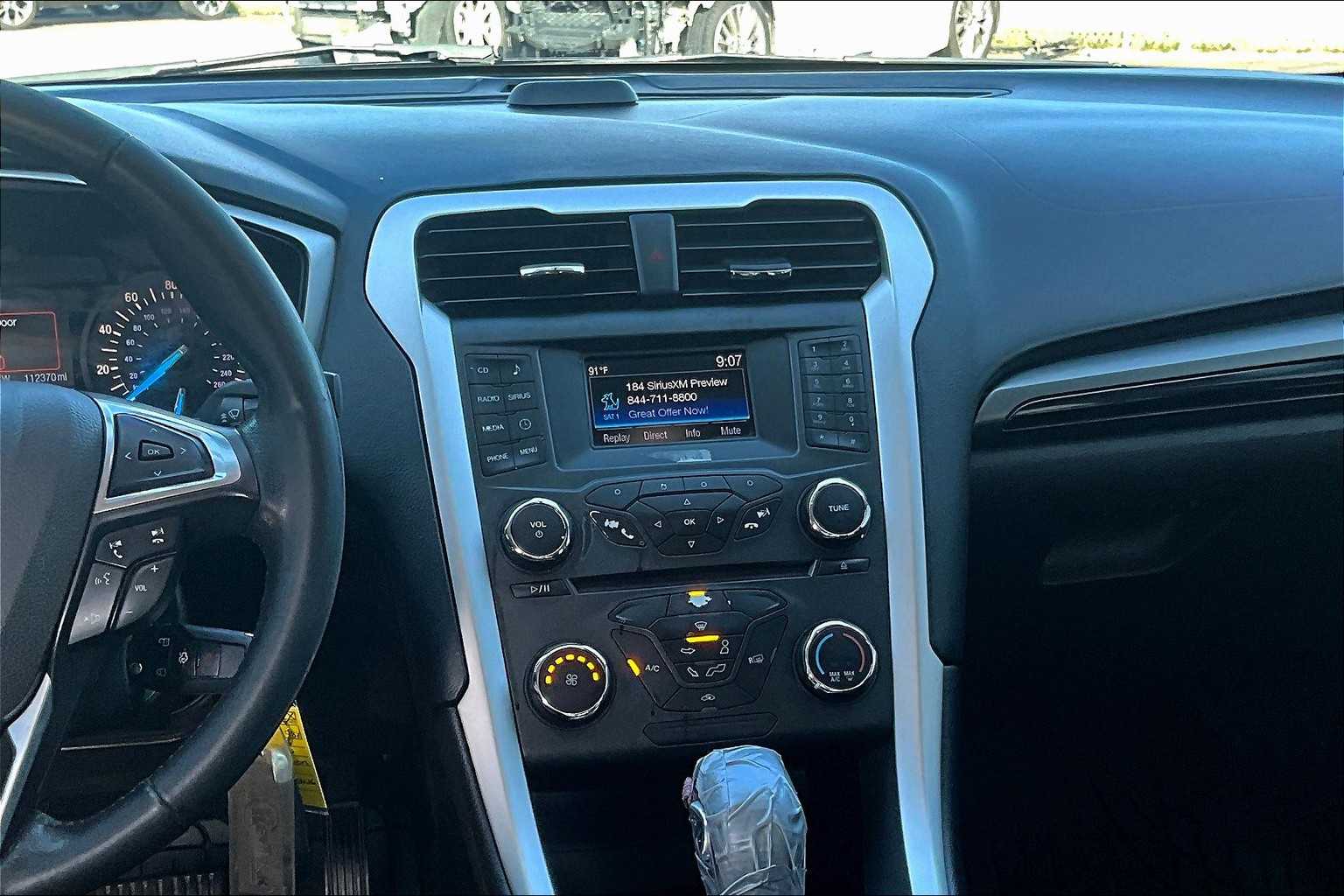 2016 Ford Fusion SE photo 5