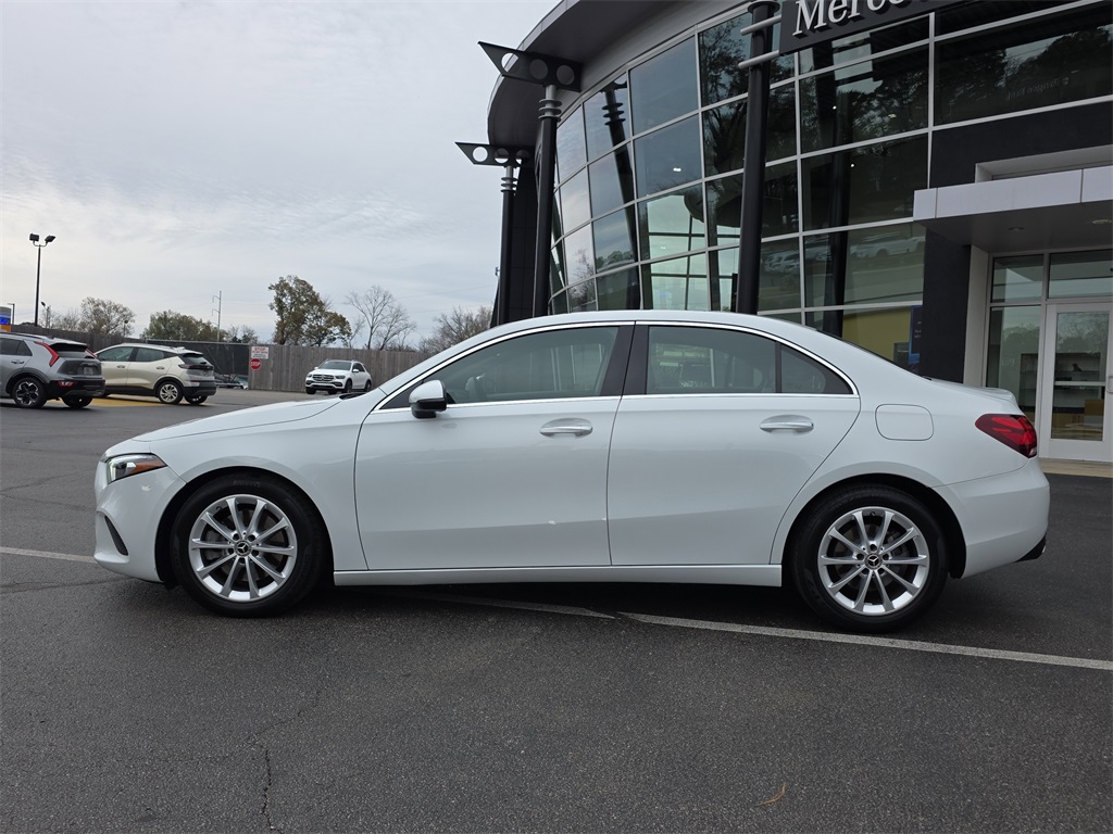 2020 Mercedes Benz A 220 photo 2