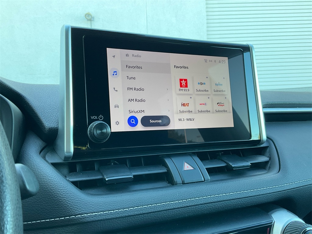 2023 Toyota RAV4 XLE photo 18