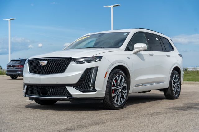2023 Cadillac XT6 Sport photo 2