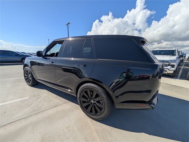 Used 2023 Santorini Black Land Rover SE image 11