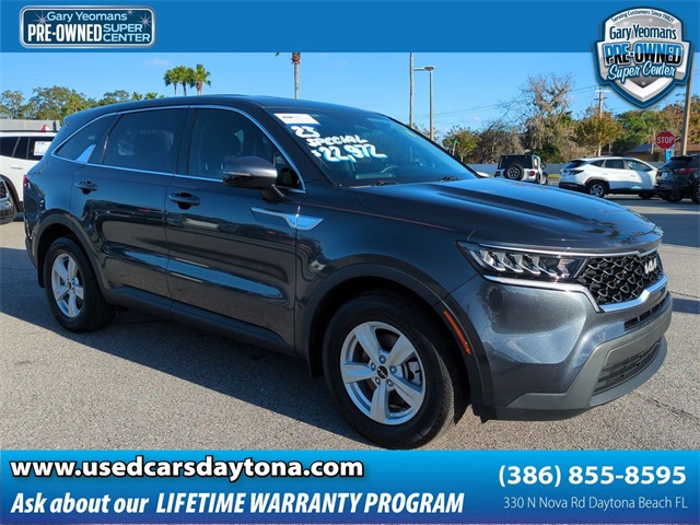 2023 Kia Sorento LX's photo