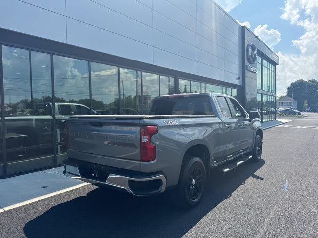 2020 Chevrolet Silverado 1500 LT photo 3