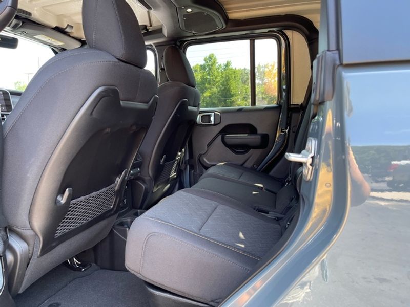 2024 Jeep Gladiator Mojave photo 6