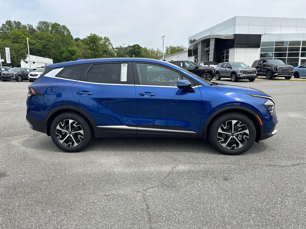 2024 Kia Sportage EX photo 2