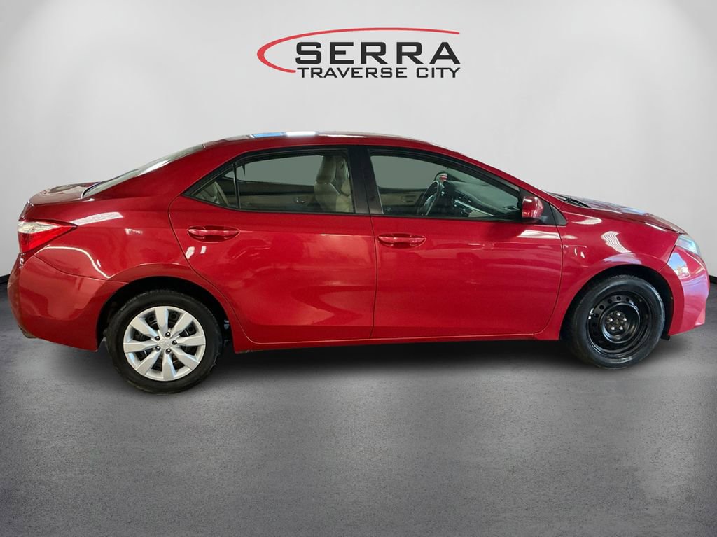 2015 Toyota Corolla LE photo 4