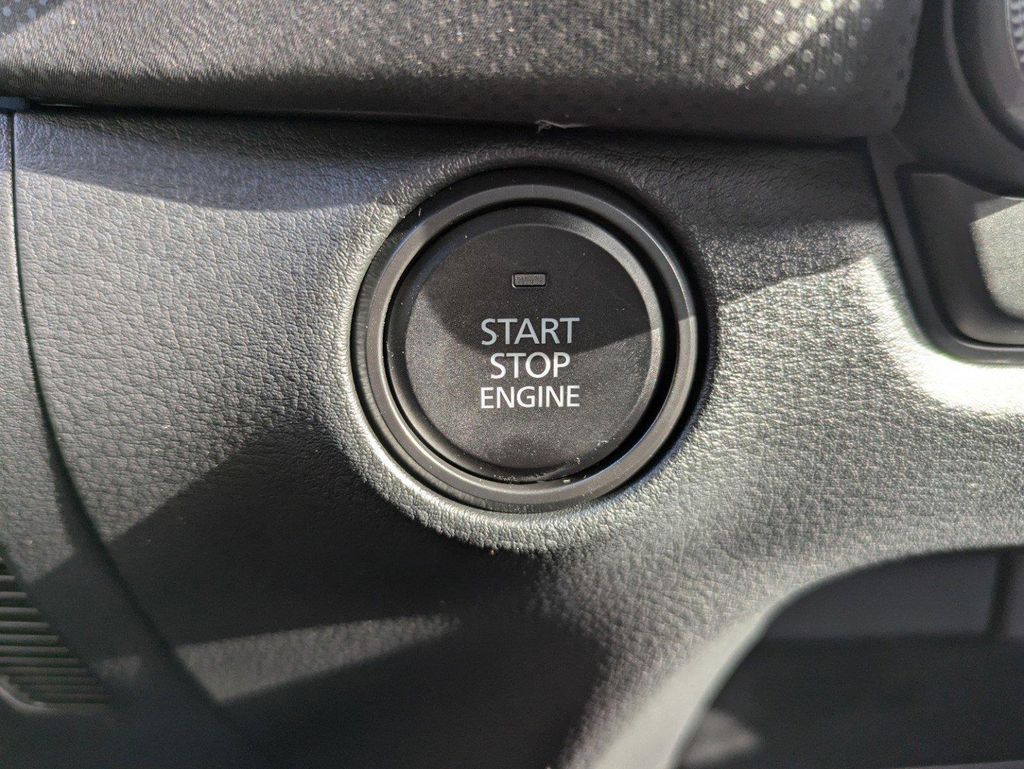 2025 Mazda CX-50 2.5 Select photo 24
