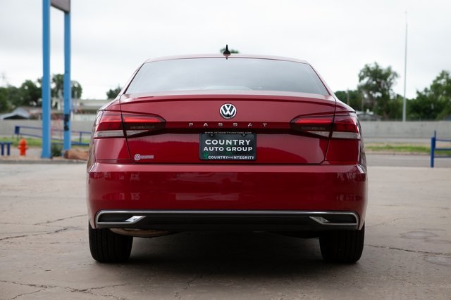 2022 Volkswagen Passat 2.0T Limited photo 4