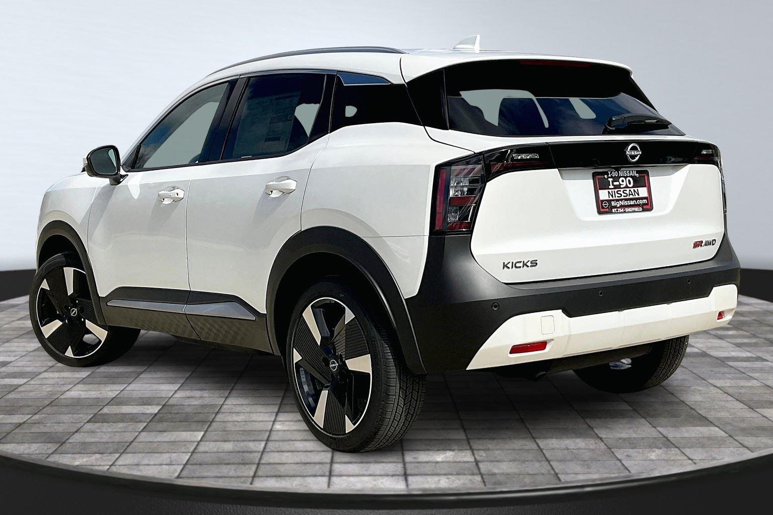 2025 Nissan Kicks SR photo 3