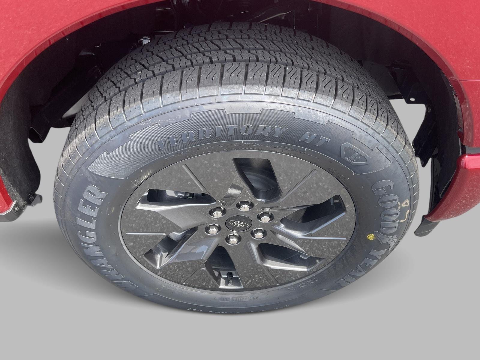 2025 Ford F-150 Lightning photo 13