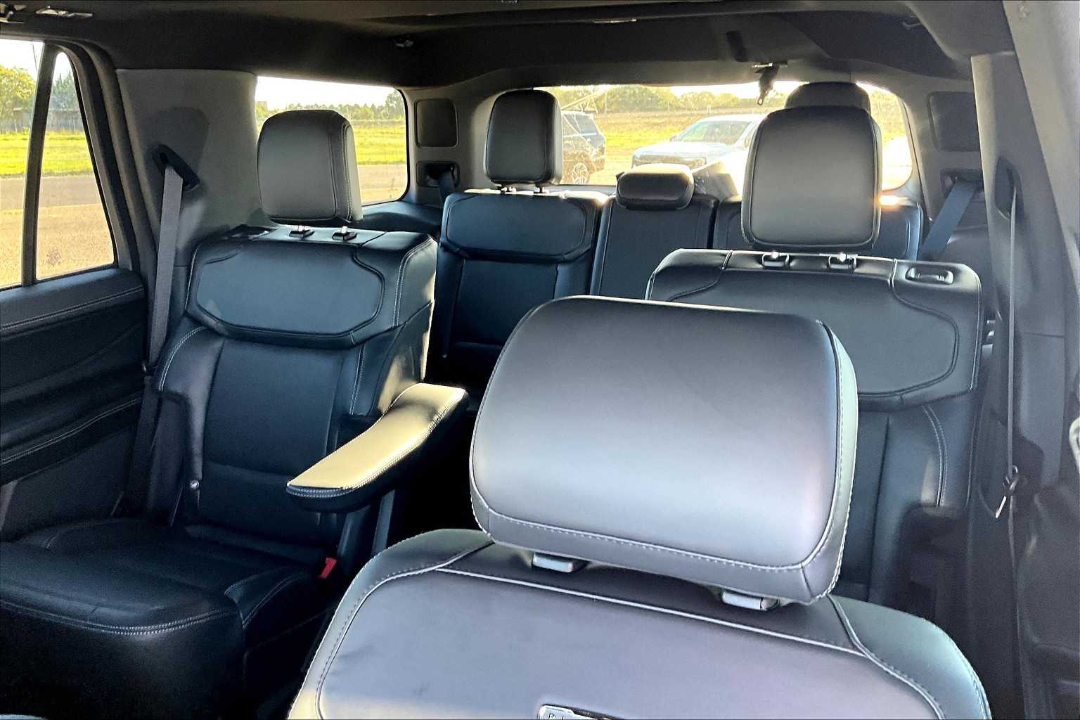 2025 Ford Expedition Platinum photo 17