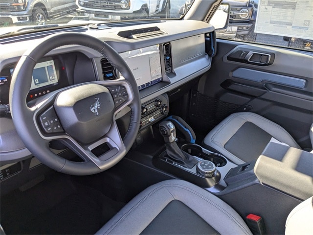 2024 Ford Bronco Black Diamond photo 12