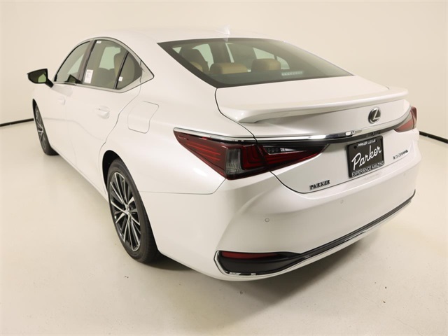 2025 Lexus ES 300h photo 2