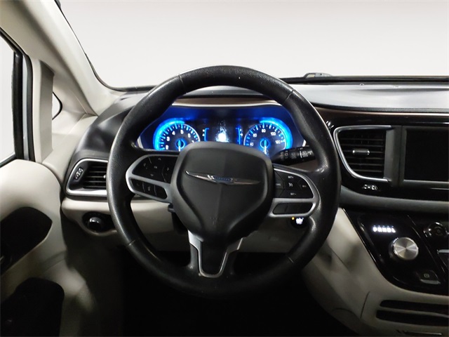 2020 Chrysler Voyager LXi photo 12
