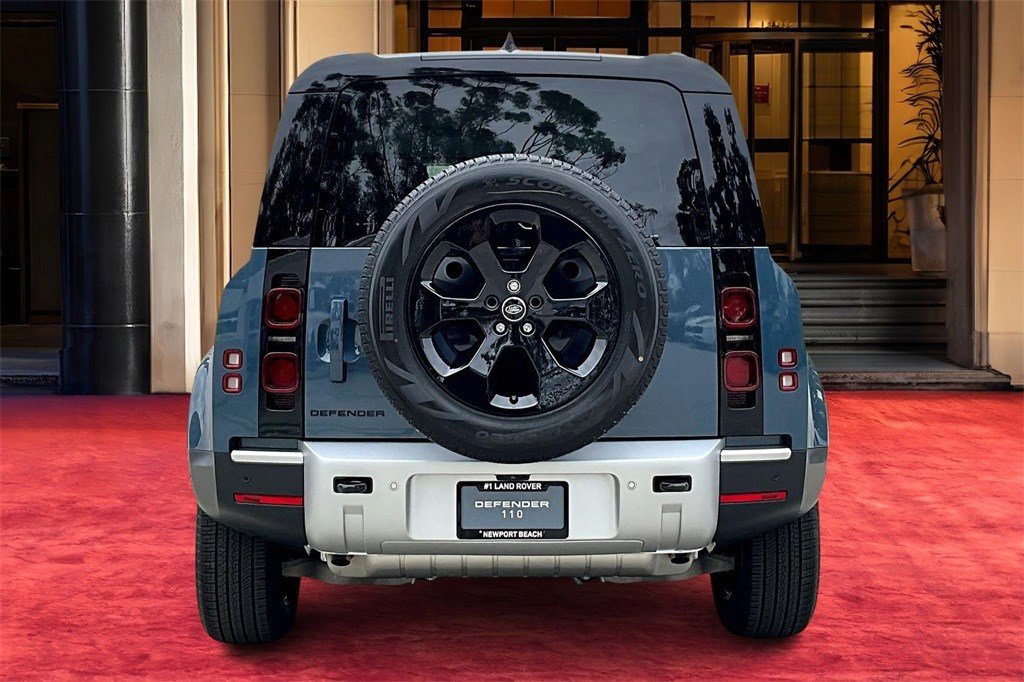 2025 Land Rover Defender 110 S photo 3